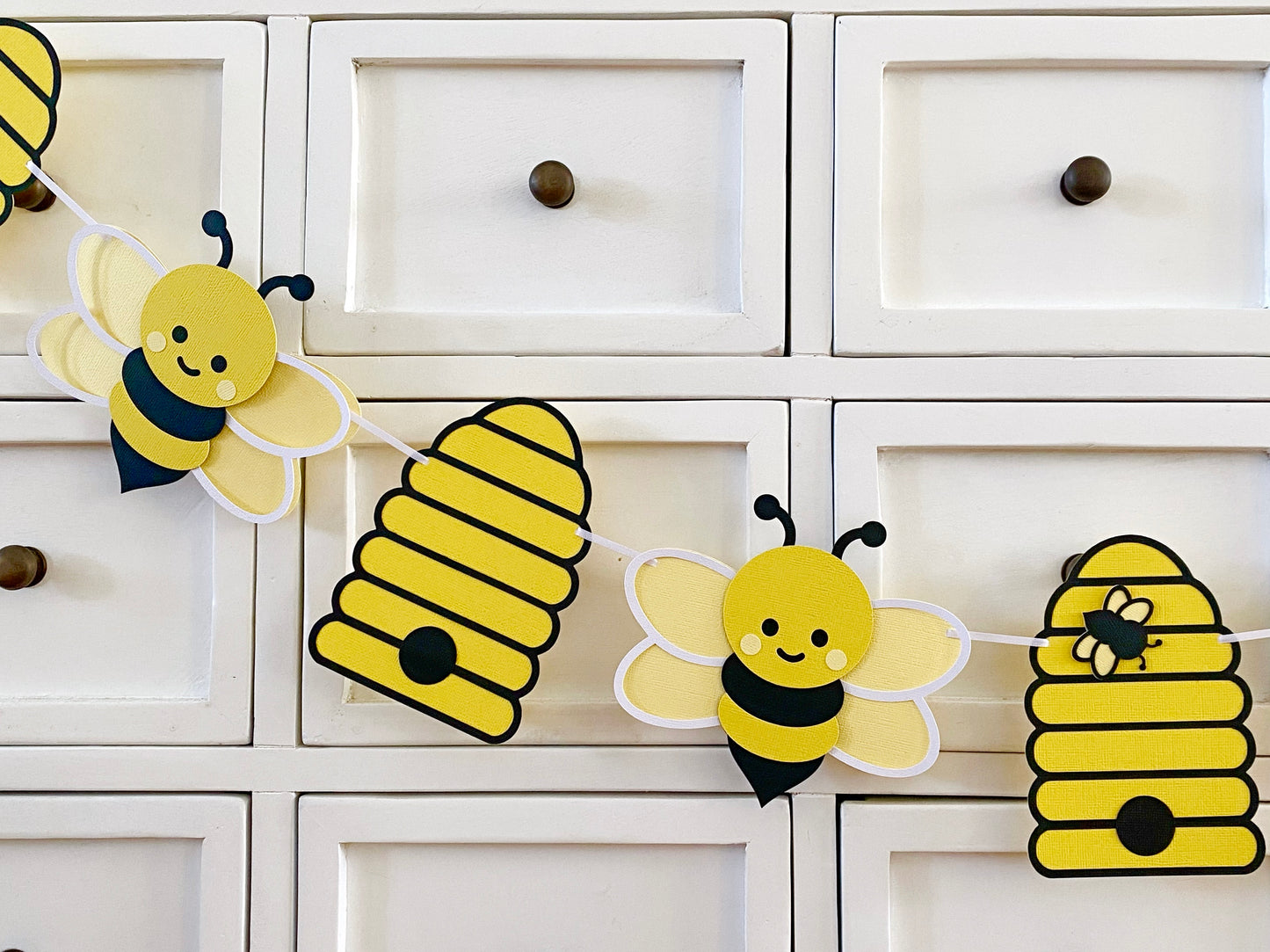 Bees and bee hives, bumblebee honey bee garland.