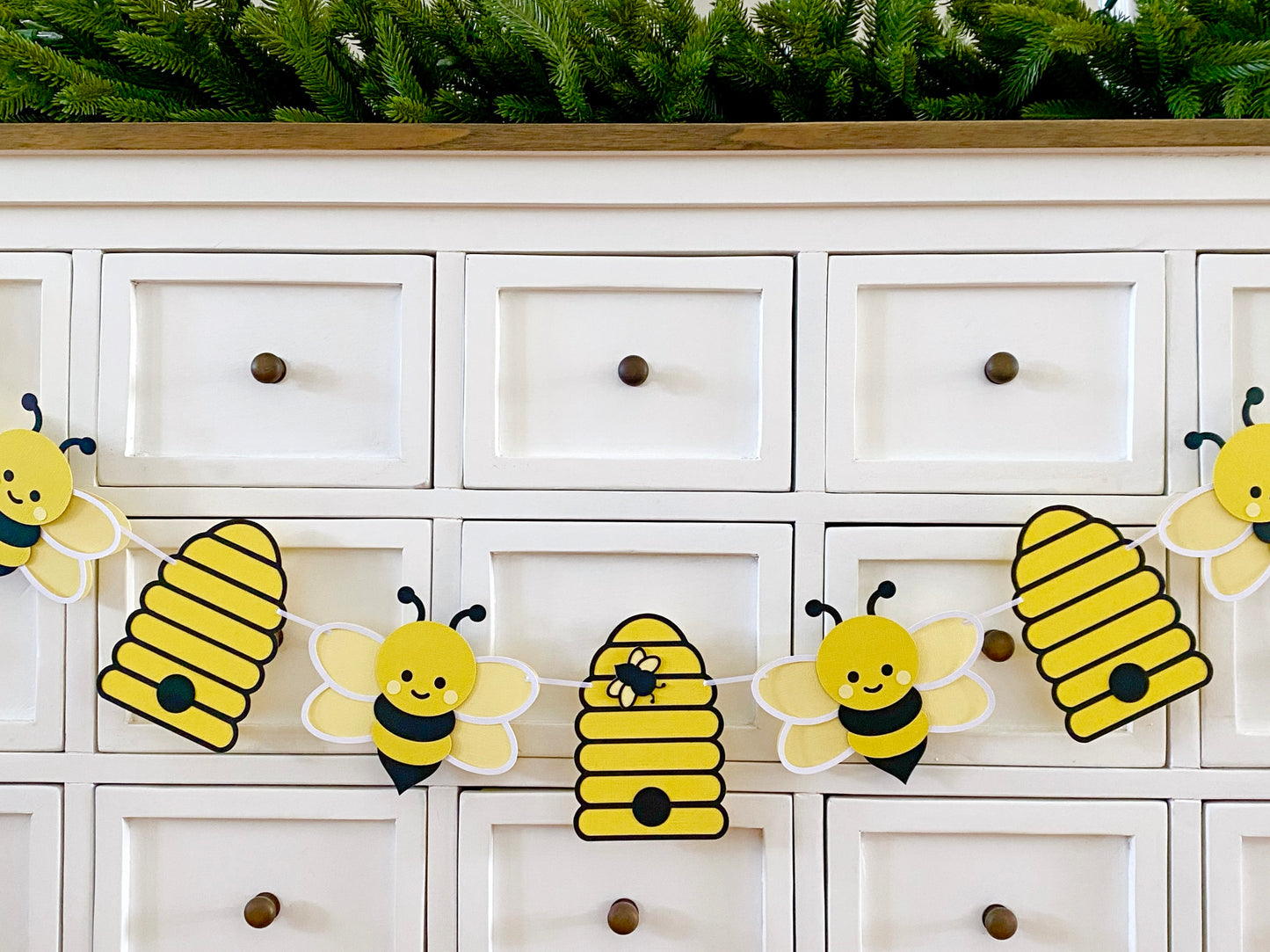 Bees and bee hives, bumblebee honey bee garland.