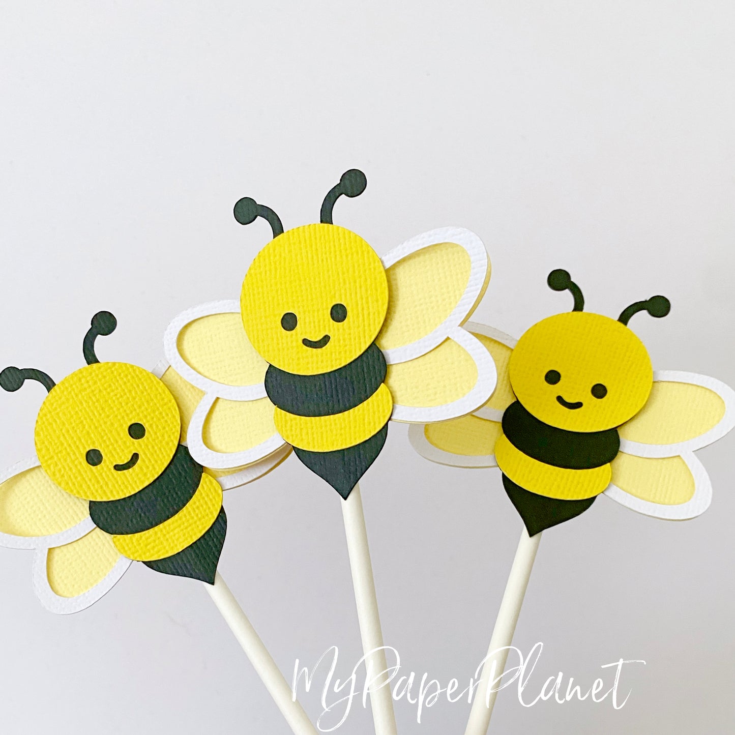 Bee Cupcake Toppers. Bumble bee, baby shower, birthday, first birthday.