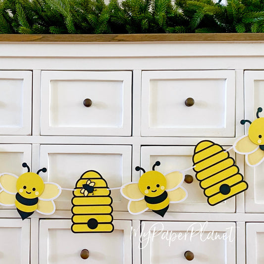 Bees and bee hives, bumblebee honey bee garland.